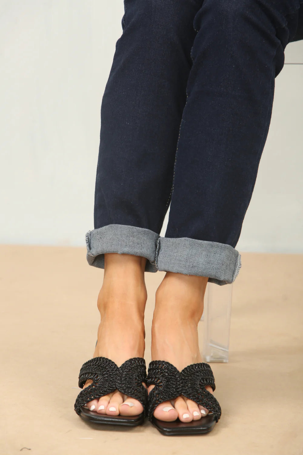 KNITTED BLOCK HEEL MULES IN BLACK