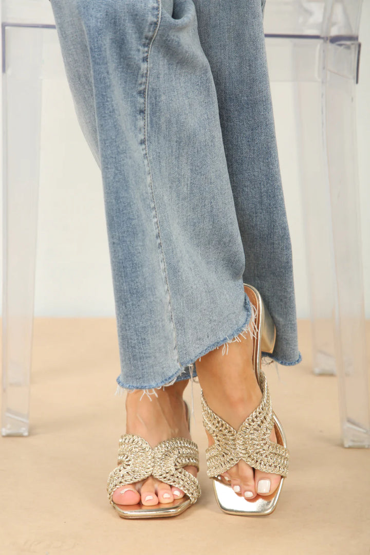 KNITTED BLOCK HEEL MULES IN GOLD