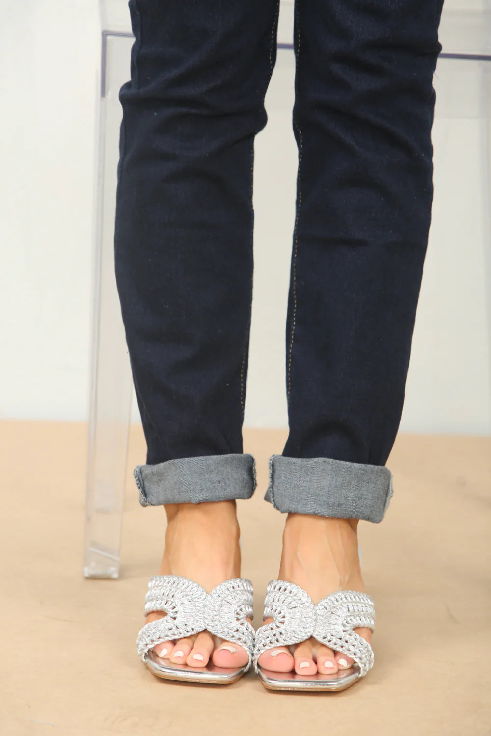 KNITTED BLOCK HEEL MULES IN SILVER